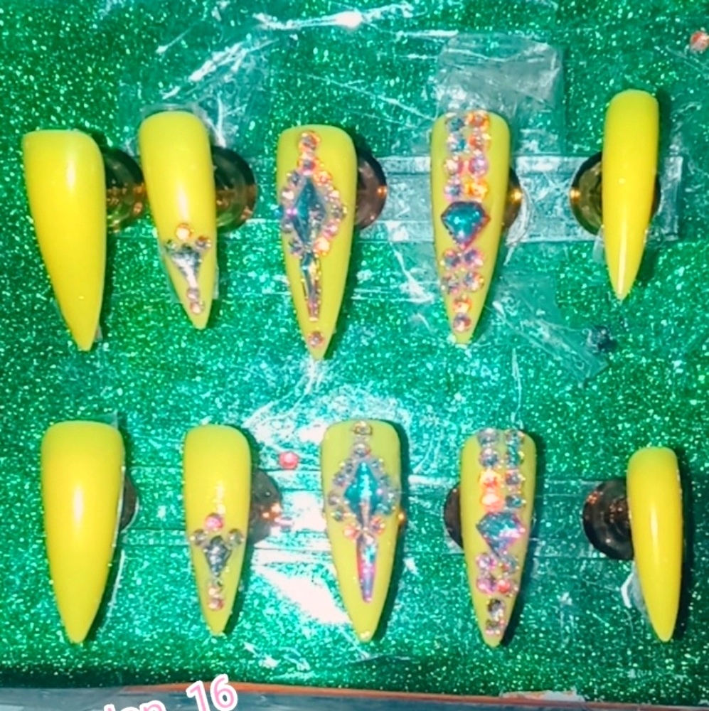 Press on nails